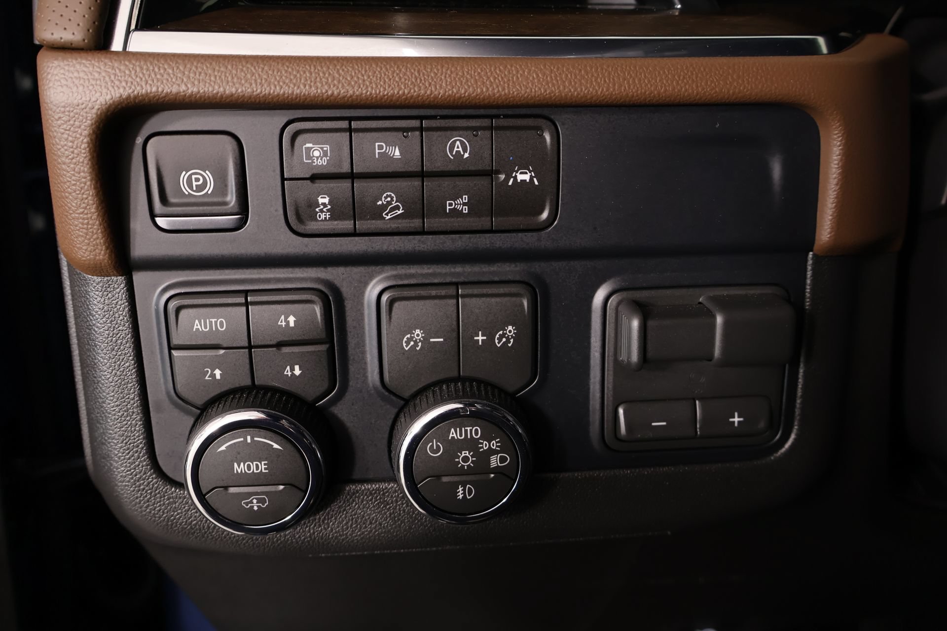 Used 2026 Chevrolet Tahoe High Country AWD/4WD image 8