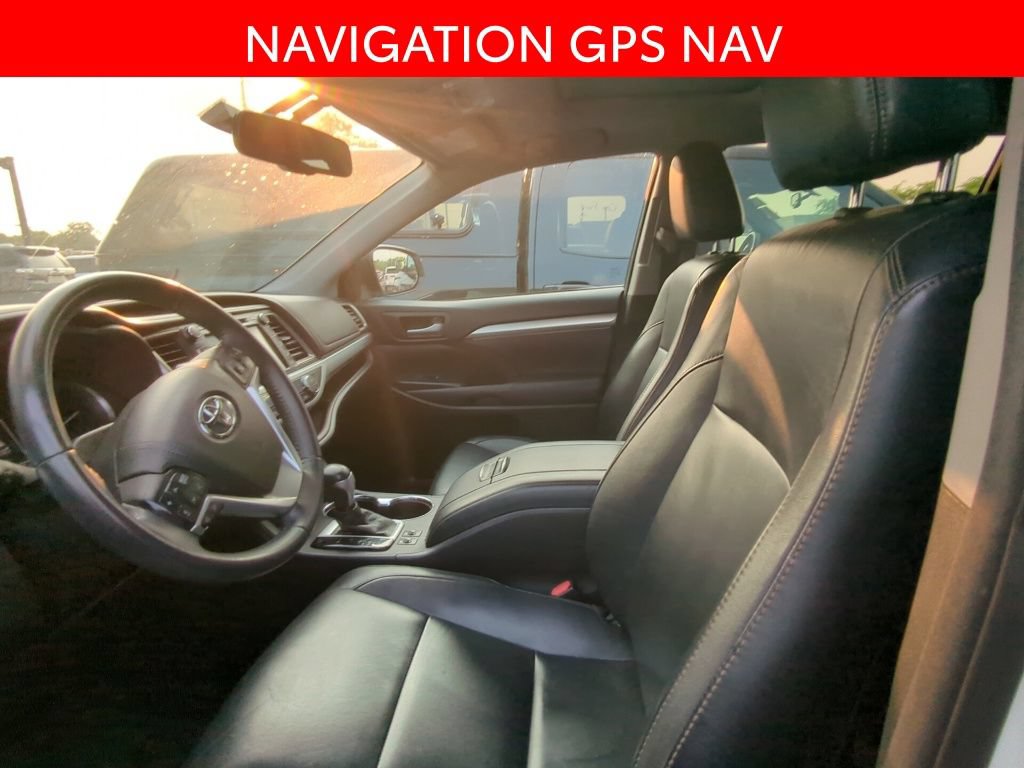 Used 2016 Toyota Highlander XLE AWD/4WD image 6