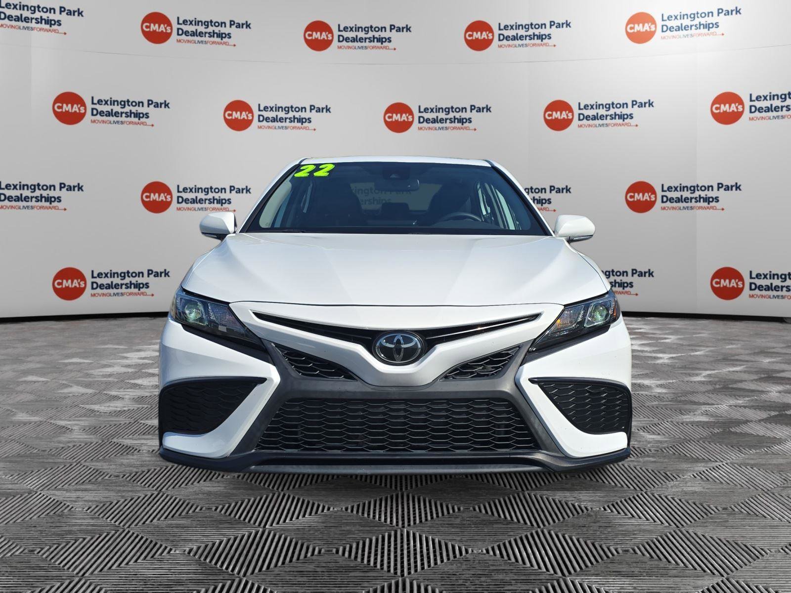 Used 2022 Toyota Camry SE w/ Audio Upgrade Package FWD image 2