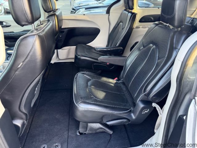 Used 2019 Chrysler Pacifica Limited image 13
