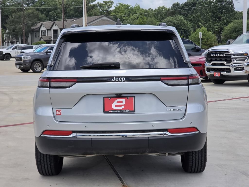 Used 2025 Jeep Grand Cherokee Laredo RWD image 6