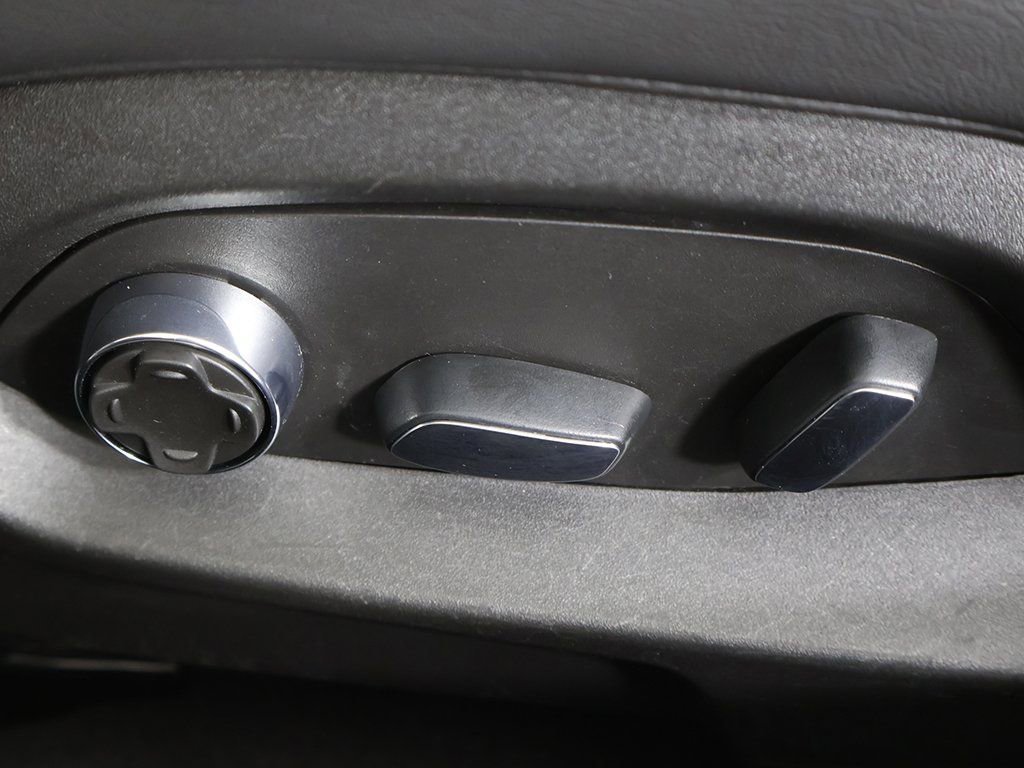 Used 2021 Chevrolet Corvette Stingray Premium Conv w/ 3LT image 35