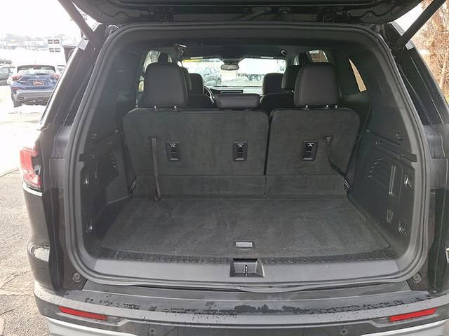 Used 2024 GMC Acadia Elevation image 29