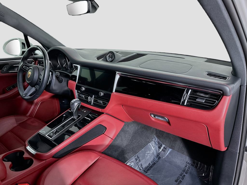 Certified 2023 Porsche Macan Turbo AWD/4WD image 32