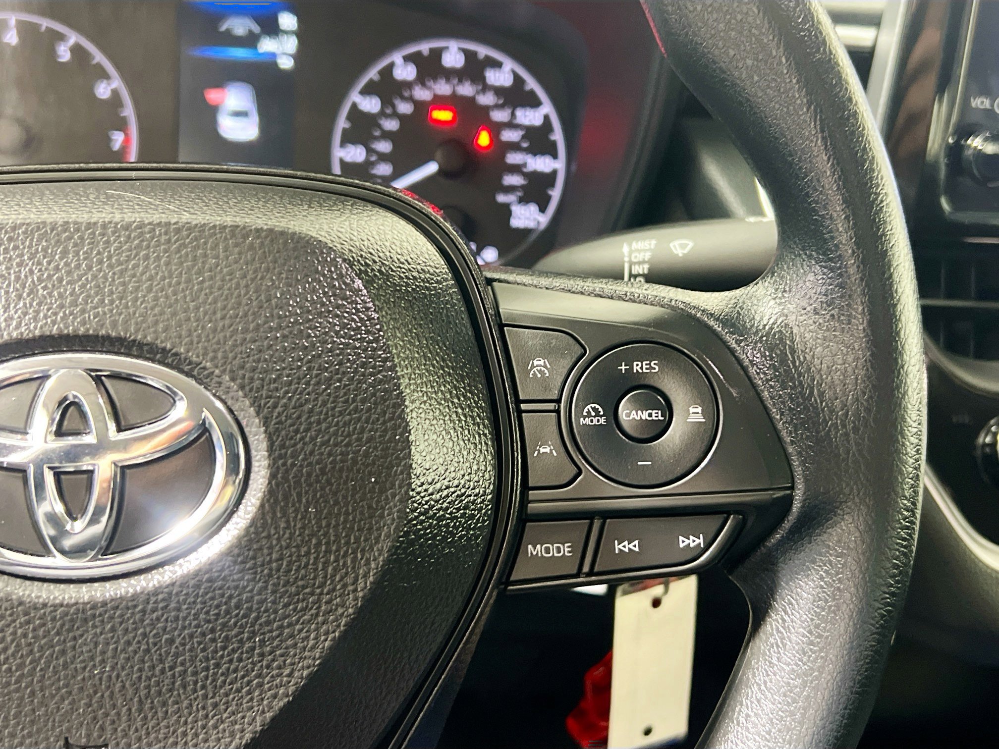 Used 2025 Toyota Corolla LE image 19