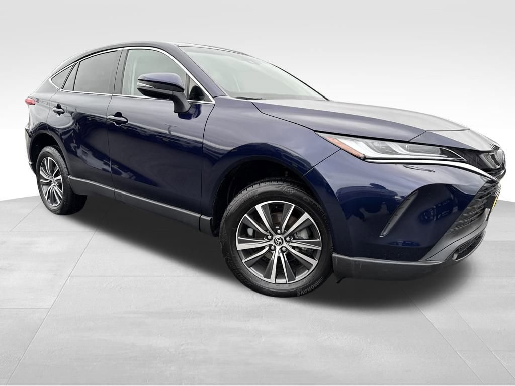 Used 2023 Toyota Venza LE image 1