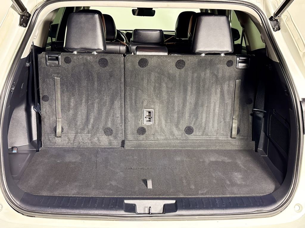 Used 2020 Toyota Highlander XLE image 22