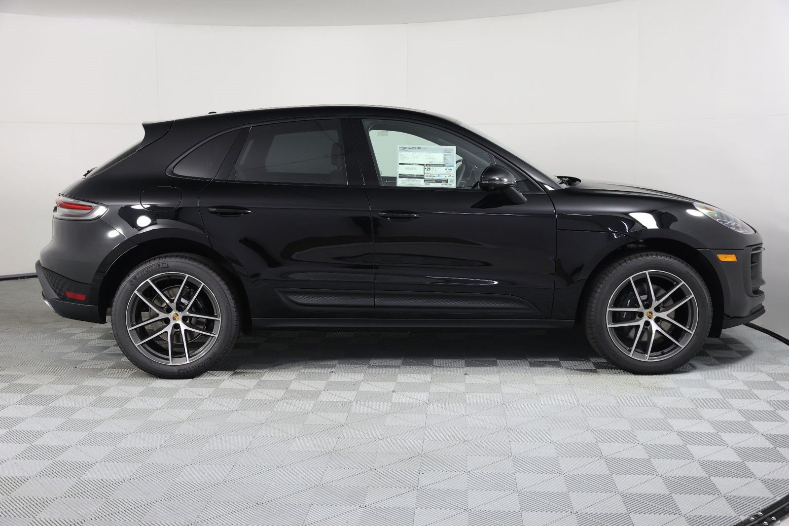 New 2026 Porsche Macan AWD/4WD image 8