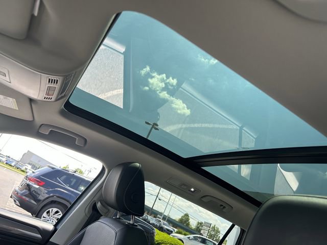 Certified 2023 Volkswagen Tiguan SE w/ Panoramic Sunroof Package FWD image 23