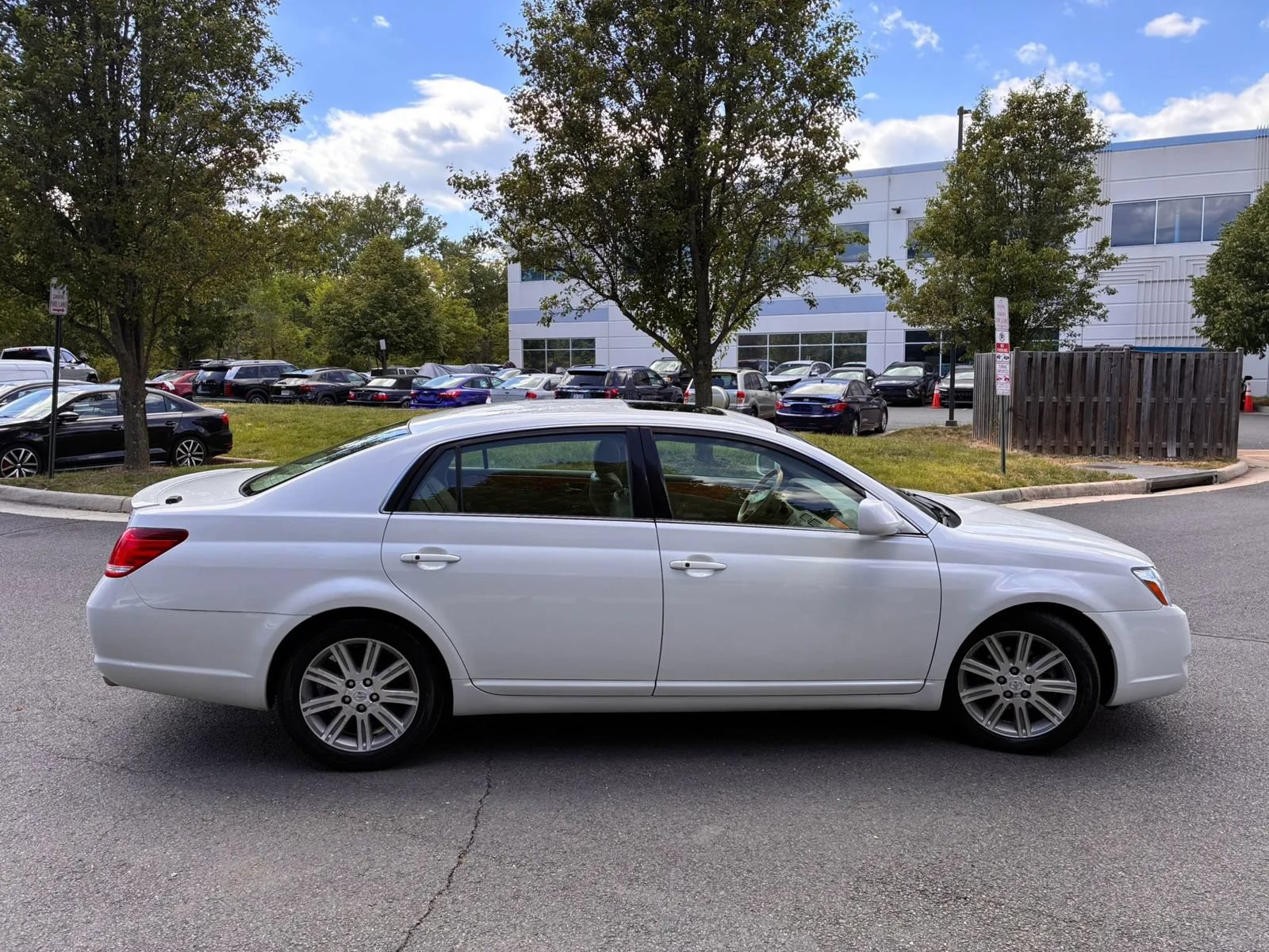 Used 2005 Toyota Avalon XL FWD image 12