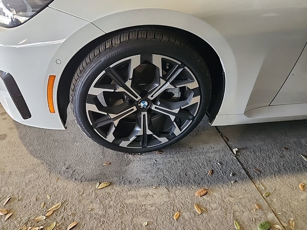 Used 2025 BMW 230i Coupe w/ Convenience Package image 7