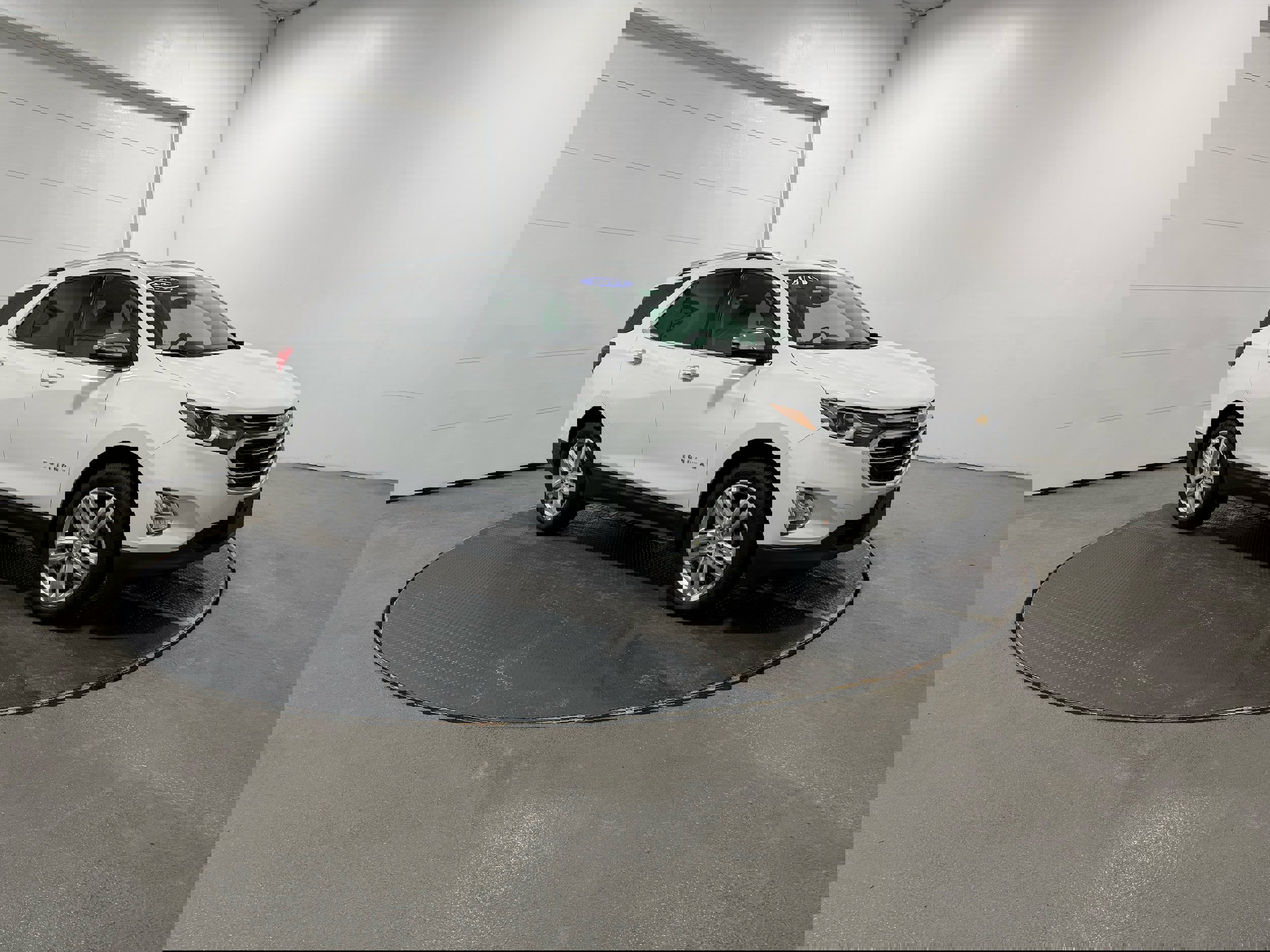 Used 2019 Chevrolet Equinox Premier image 2