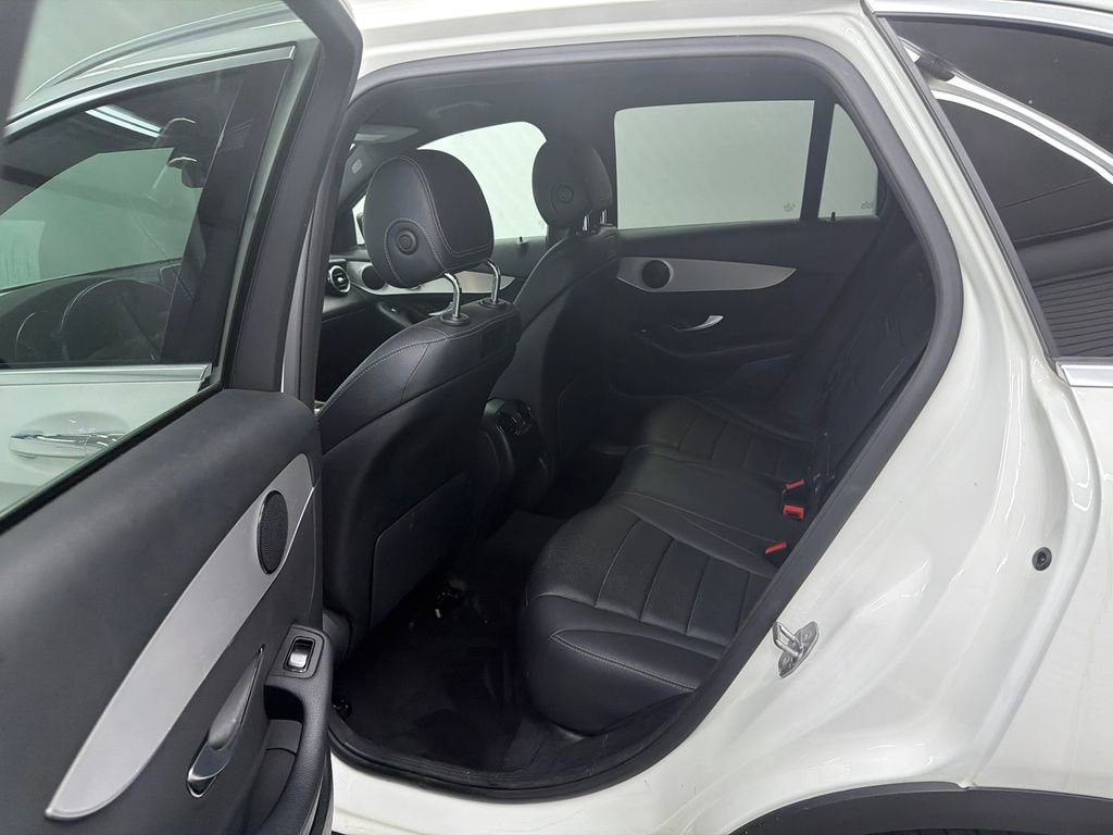 Used 2019 Mercedes-Benz GLC 300 w/ Premium Package image 23
