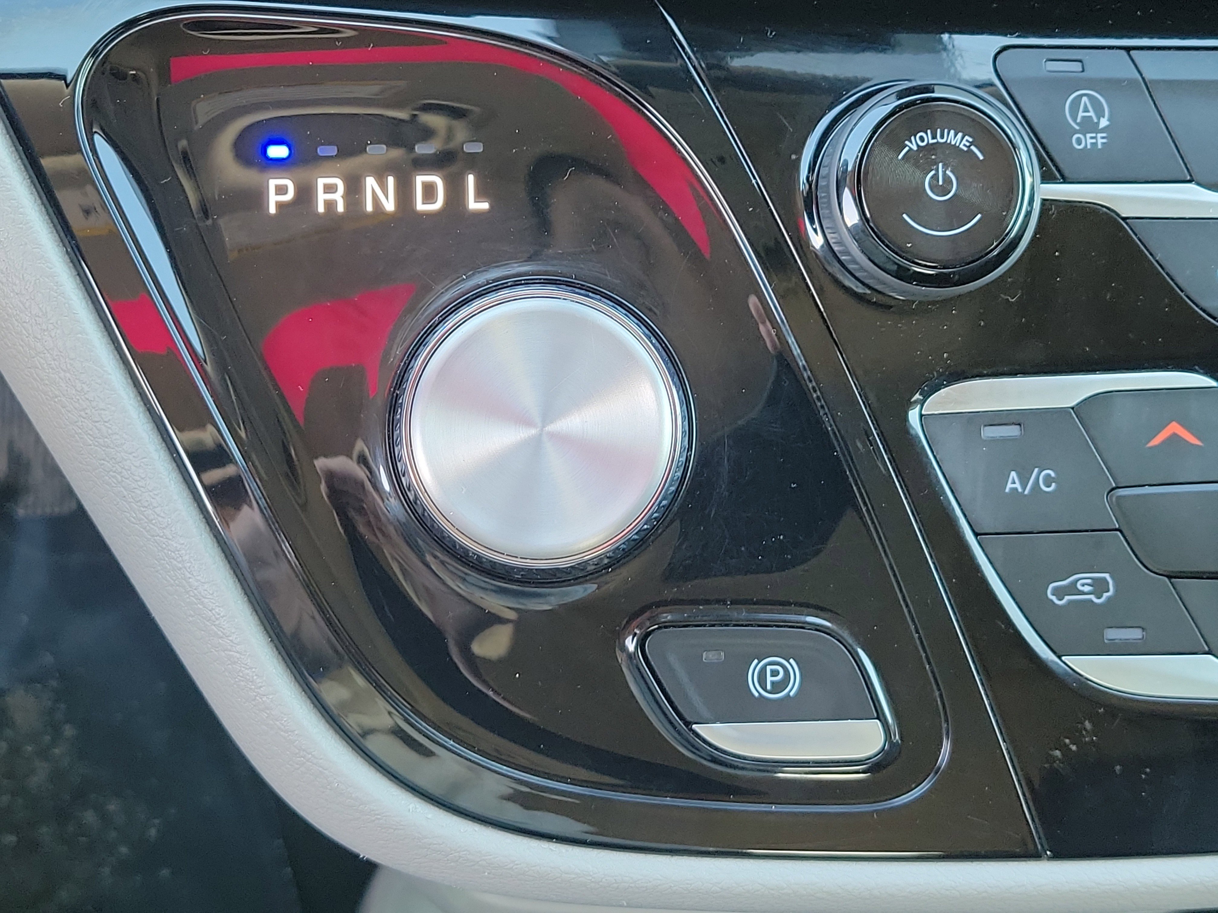 Used 2024 Chrysler Pacifica Touring-L image 25