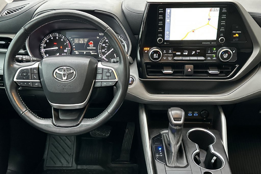 Used 2022 Toyota Highlander XLE AWD/4WD image 17