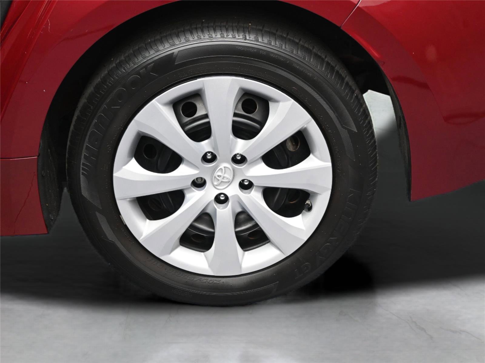 Used 2022 Toyota Corolla LE image 7