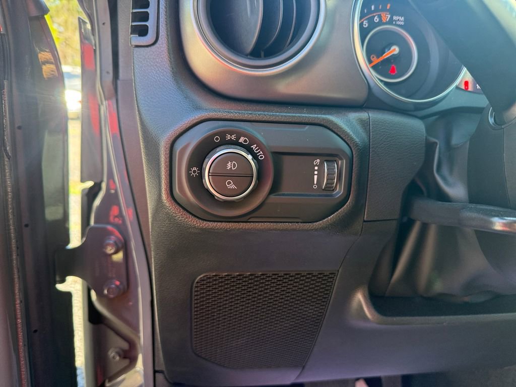 Used 2023 Jeep Gladiator Sport image 20