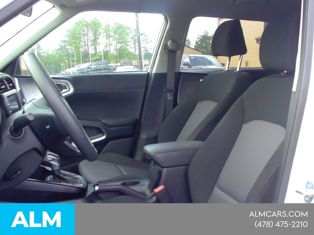 Used 2025 Kia Soul LX w/ LX Technology Package FWD image 19