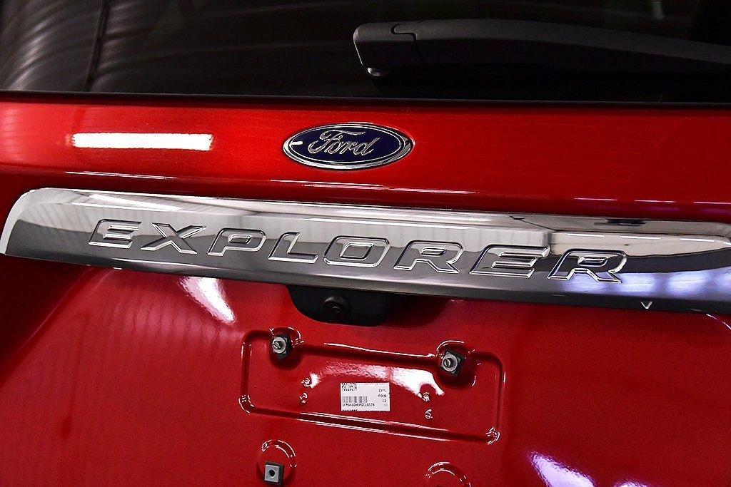 Used 2023 Ford Explorer XLT image 10