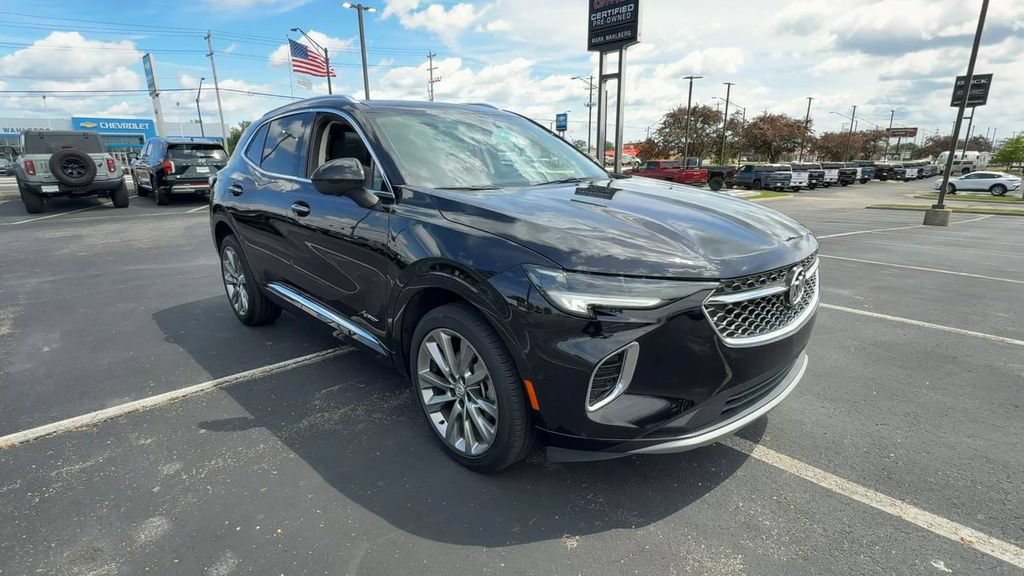 Used 2022 Buick Envision Avenir w/ Technology Package II FWD image 2