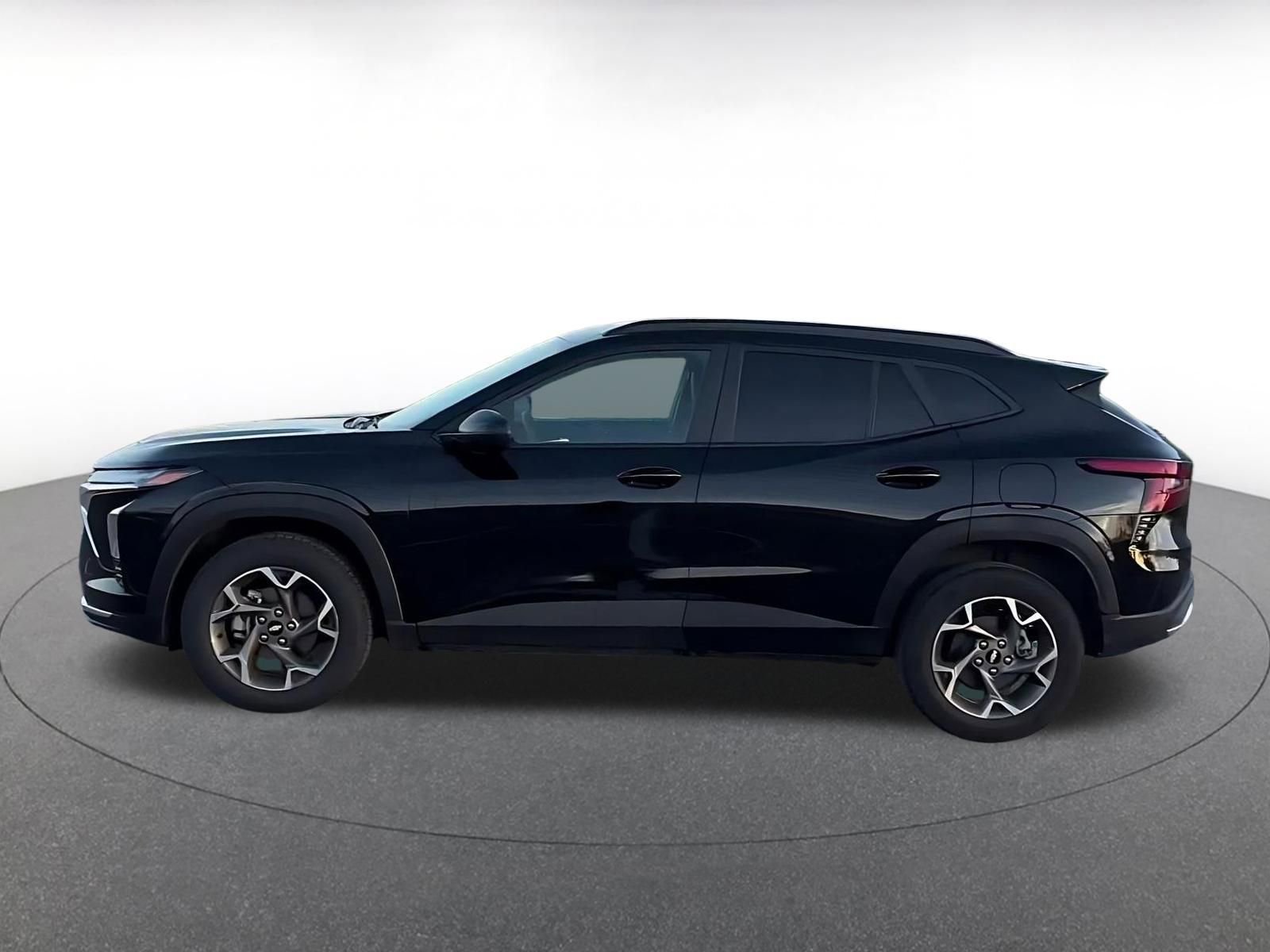 Used 2025 Chevrolet Trax LT image 9