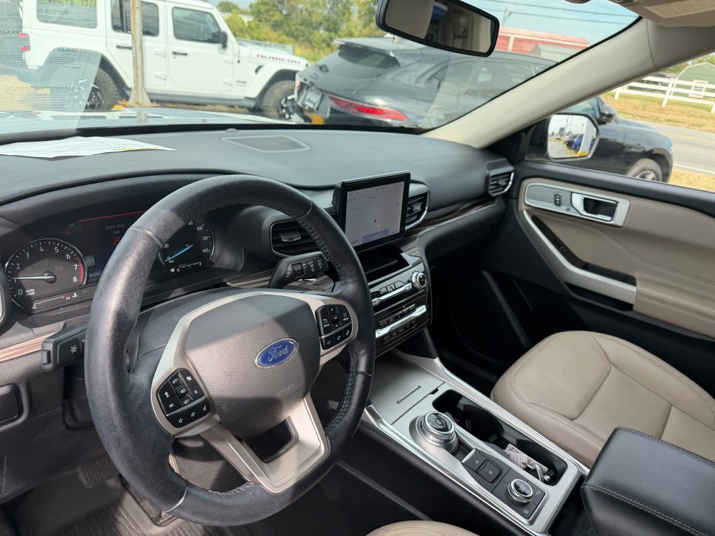 Used 2022 Ford Explorer Limited w/ Hybrid Equipment Group 310A AWD/4WD image 11
