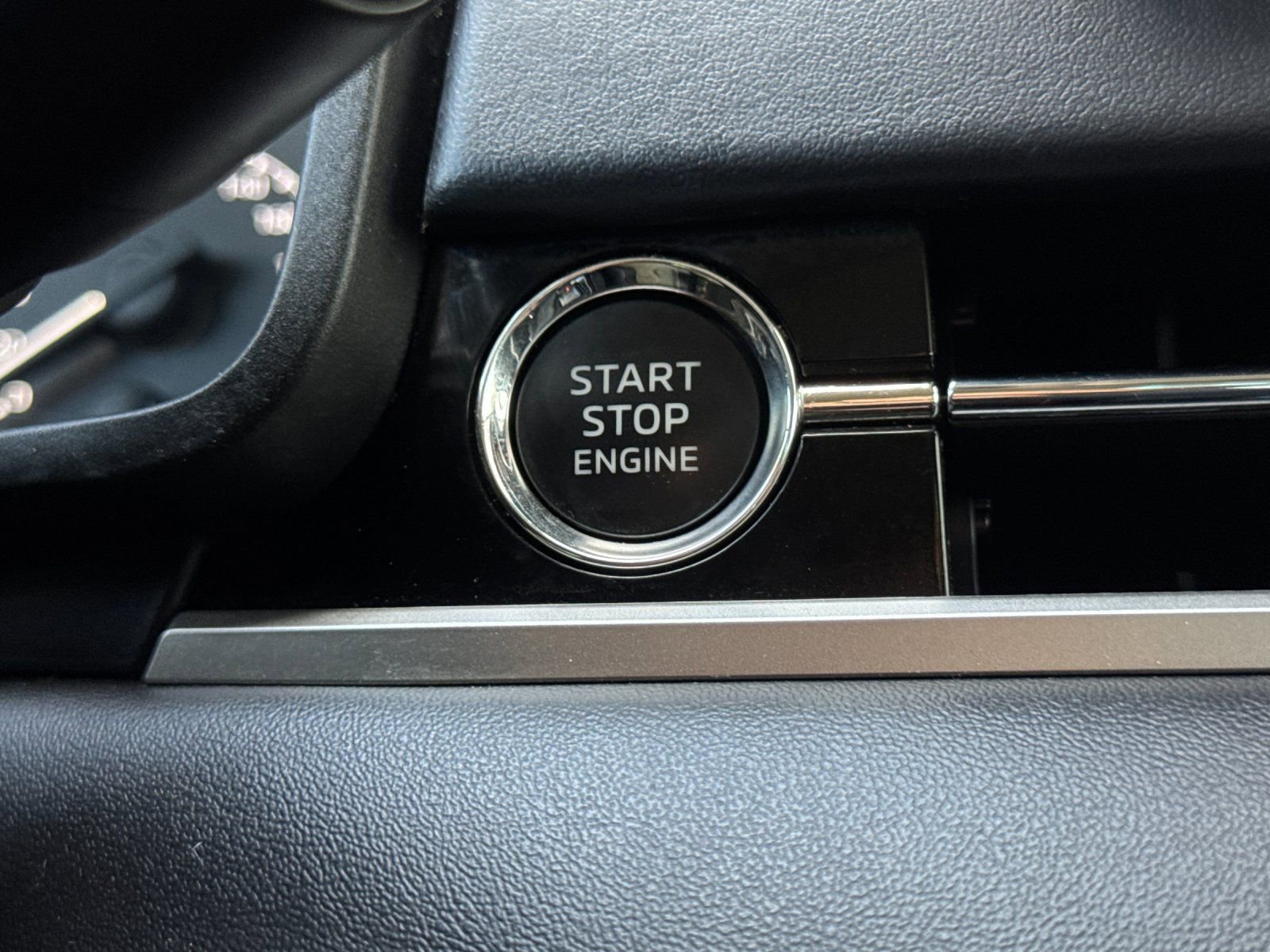 Used 2024 Mitsubishi Outlander SE FWD image 23