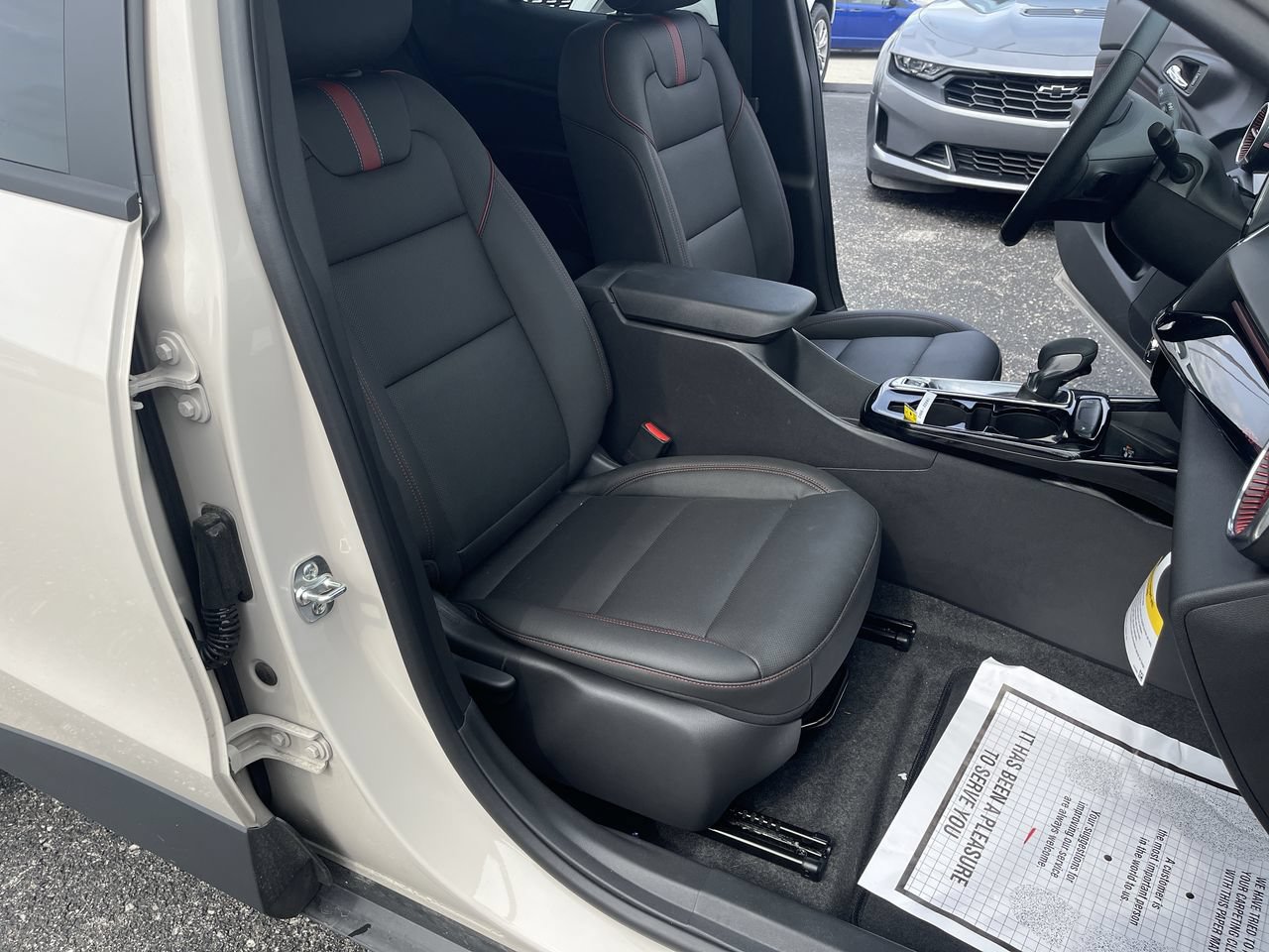 Used 2026 Chevrolet Trax RS w/ Sunroof Package FWD image 27
