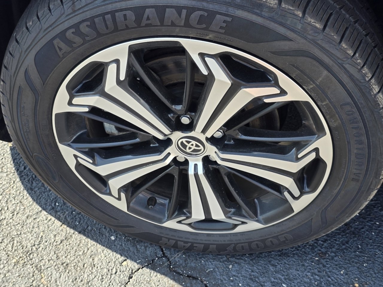 Certified 2022 Toyota RAV4 XSE w/ Premium Package AWD/4WD image 23