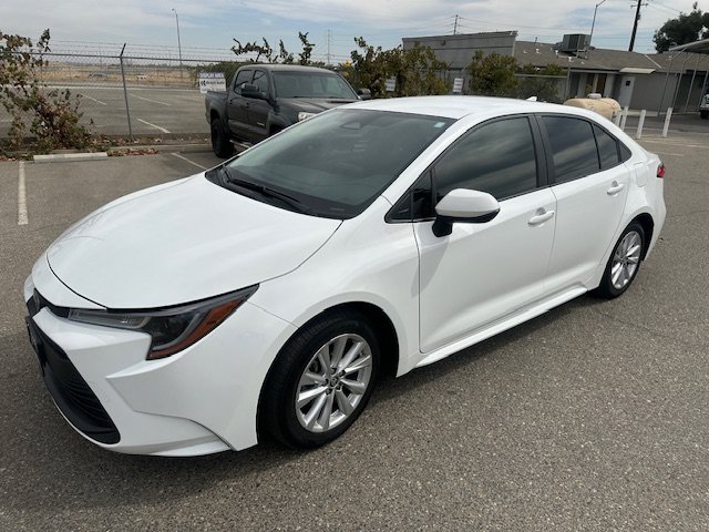 Used 2024 Toyota Corolla LE w/ LE Convenience Package FWD image 1