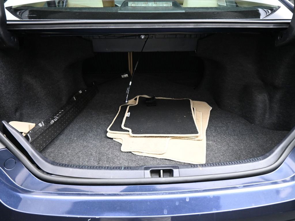 Used 2016 Toyota Camry LE image 13