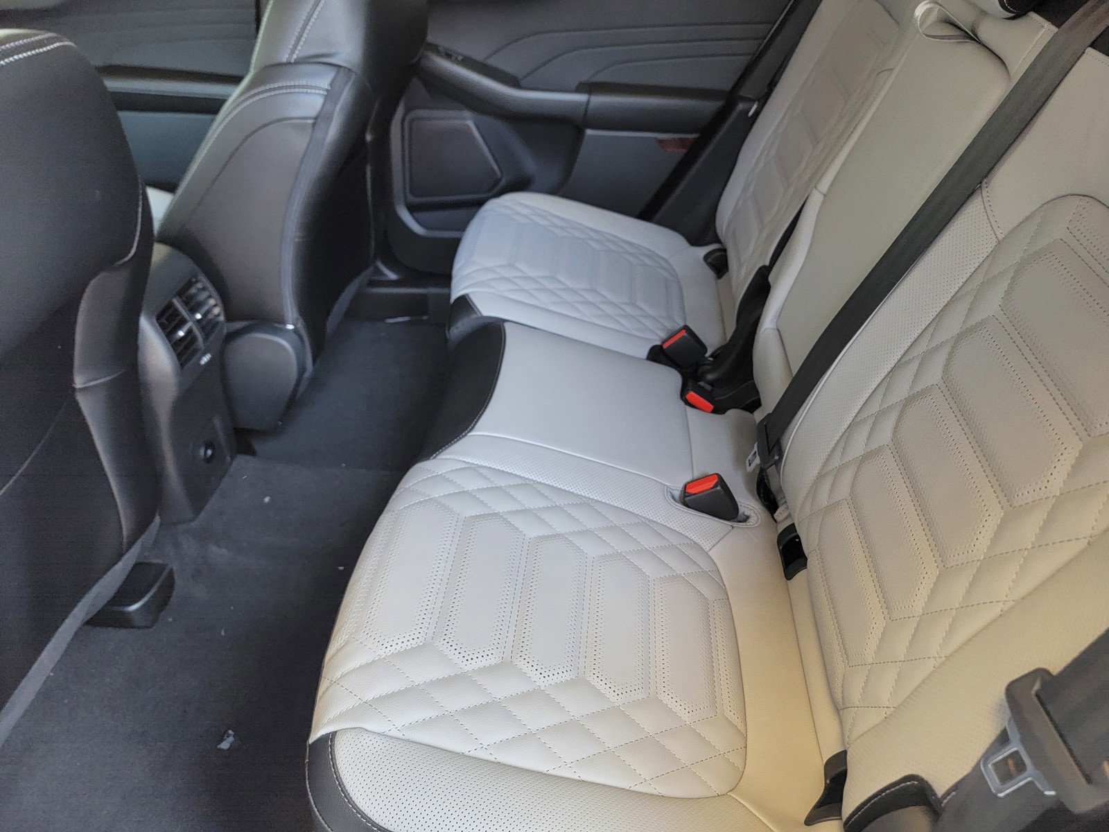 New 2024 Ford Escape SE w/ PHEV Premium Package image 9