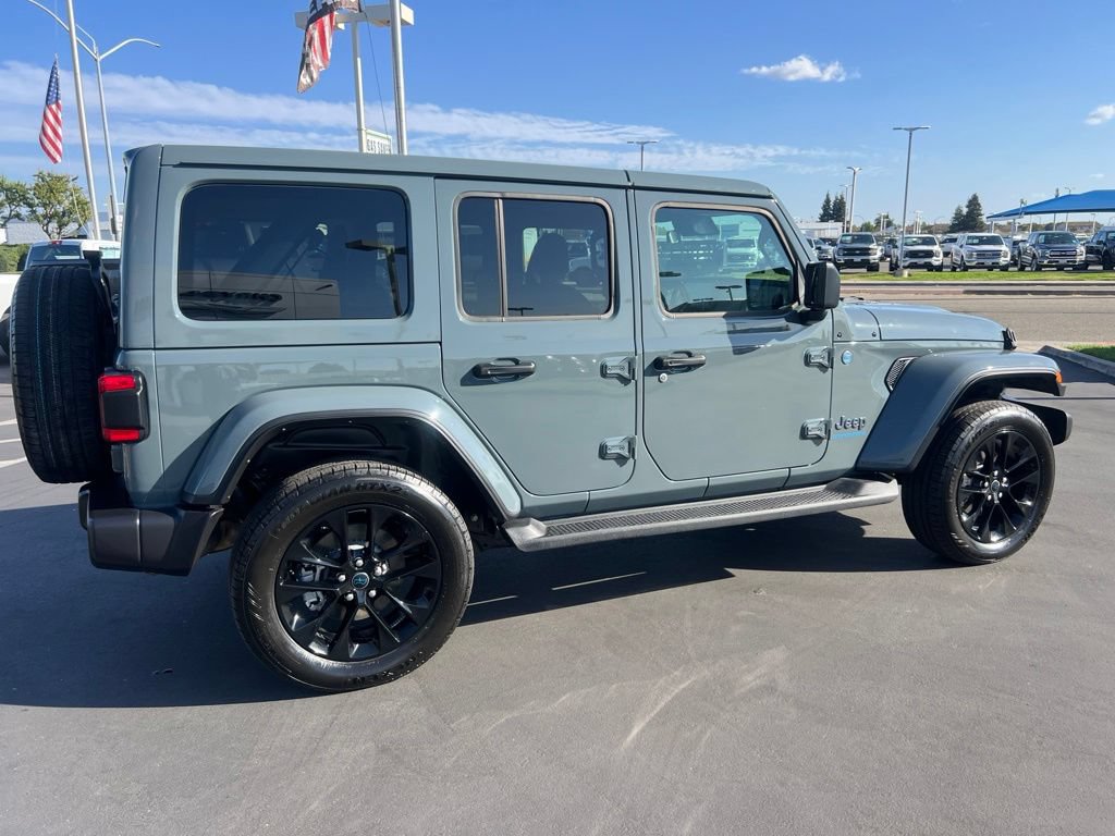 Used 2025 Jeep Wrangler Unlimited Sahara AWD/4WD image 7