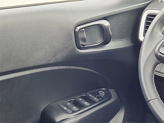 Certified 2022 Hyundai Venue Limited image 11