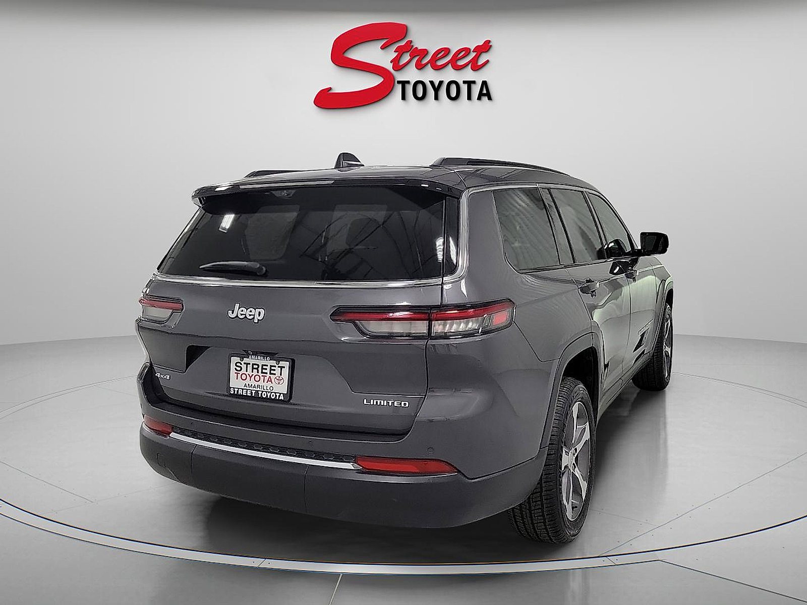 Used 2024 Jeep Grand Cherokee L Limited w/ Luxury Tech Group II image 4