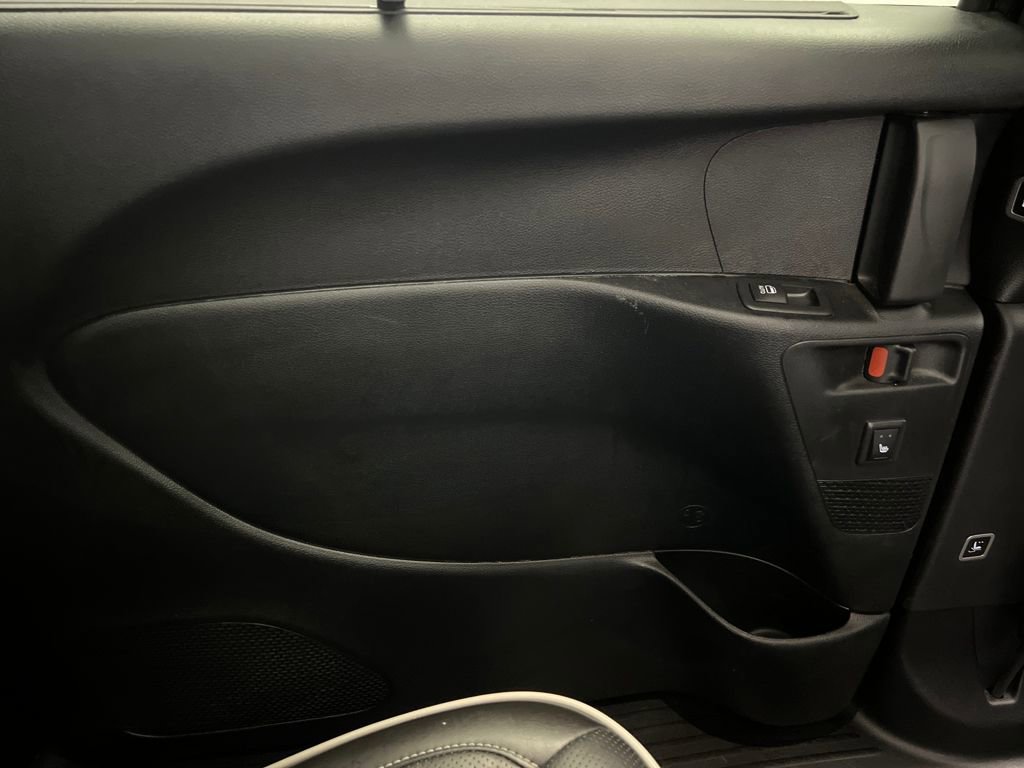 Used 2025 Chrysler Pacifica Limited image 20