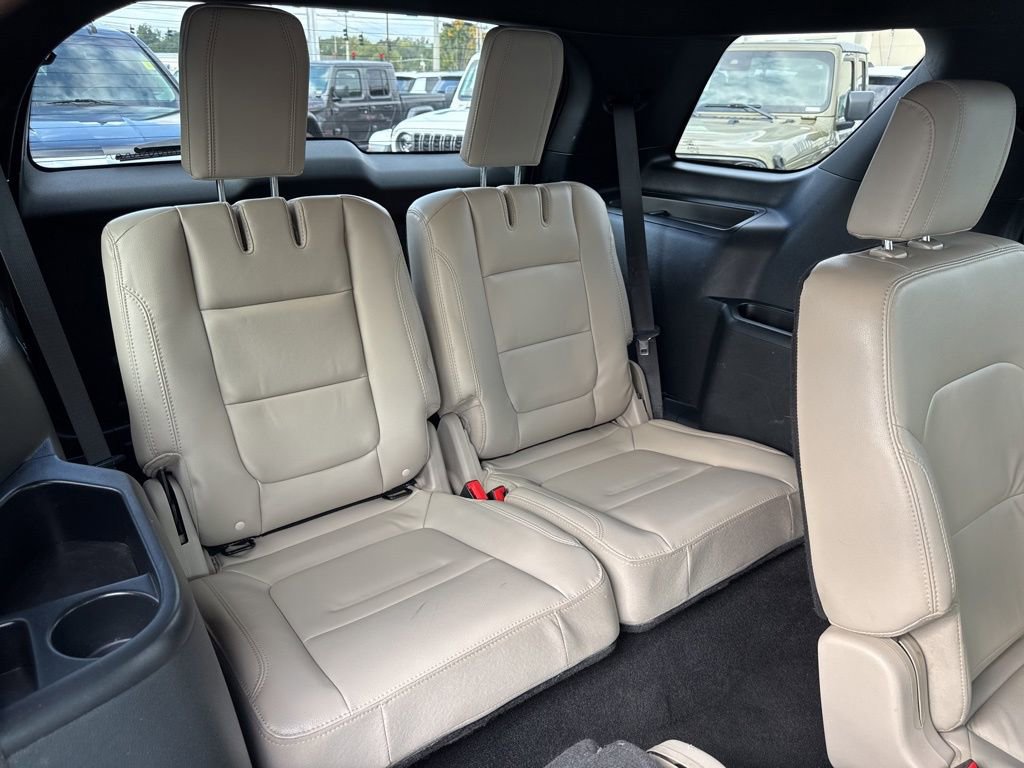 Used 2018 Ford Explorer XLT w/ Equipment Group 202A FWD image 18