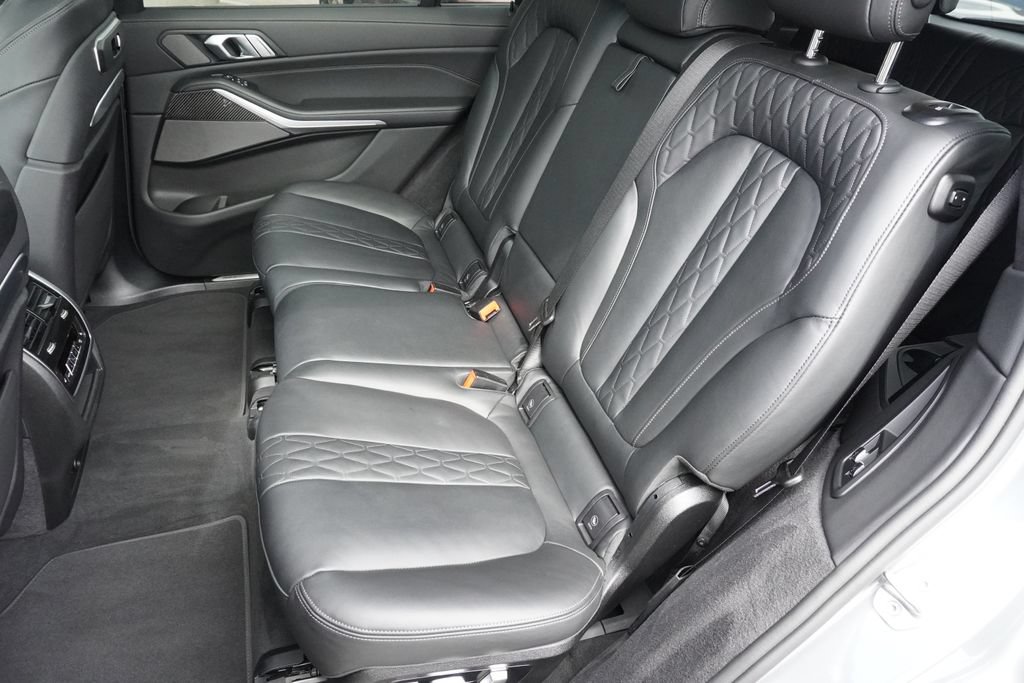 Used 2026 BMW X7 M60i AWD/4WD image 30