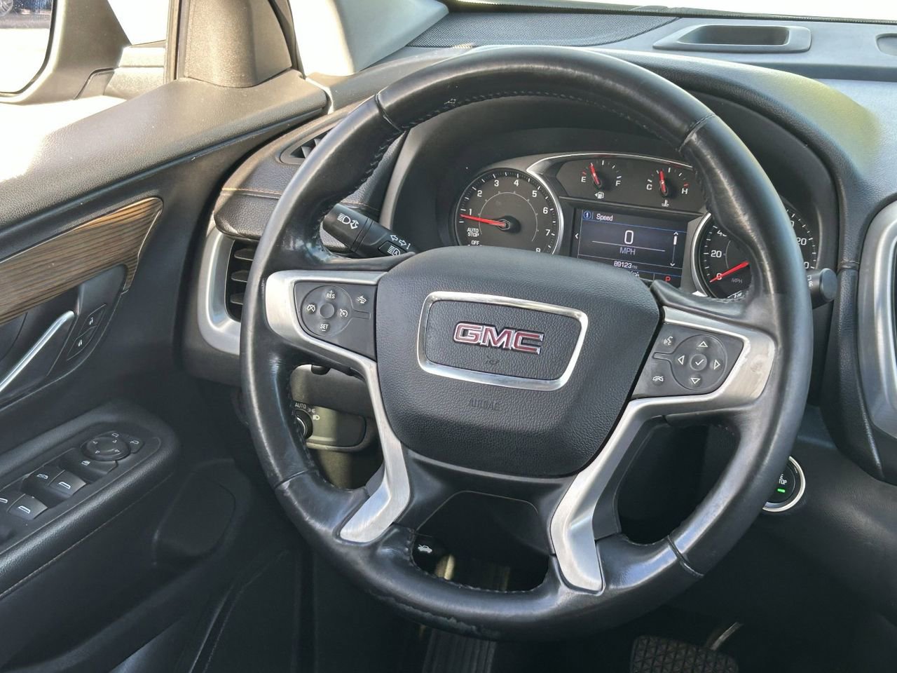Used 2020 GMC Terrain SLE image 16