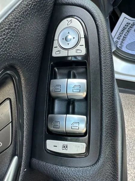 Used 2019 Mercedes-Benz GLC 300 w/ Parking Assistance Package image 44
