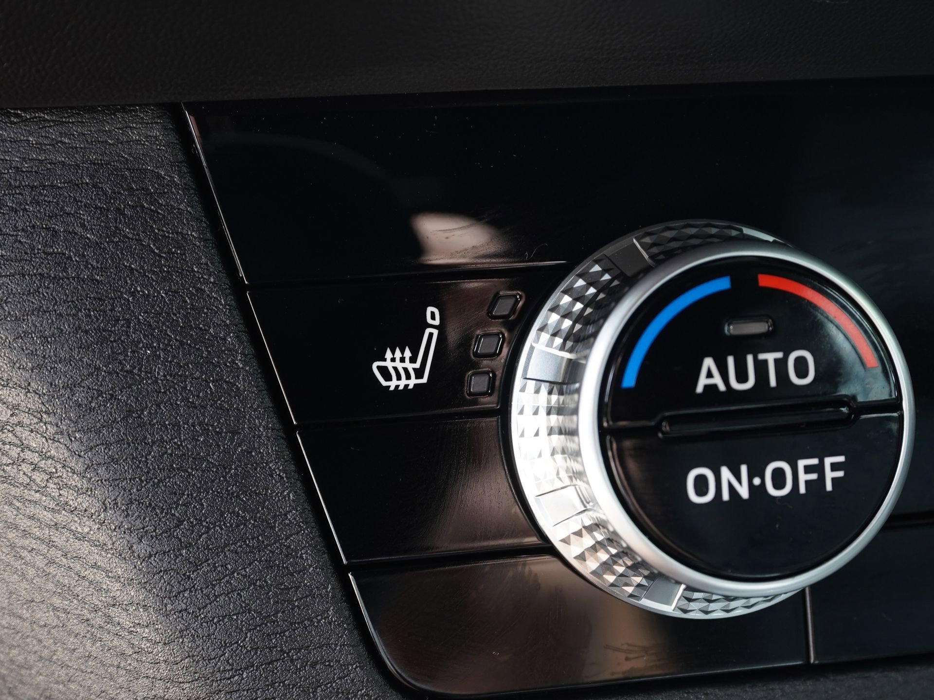 New 2026 Mitsubishi Outlander LE AWD/4WD image 10