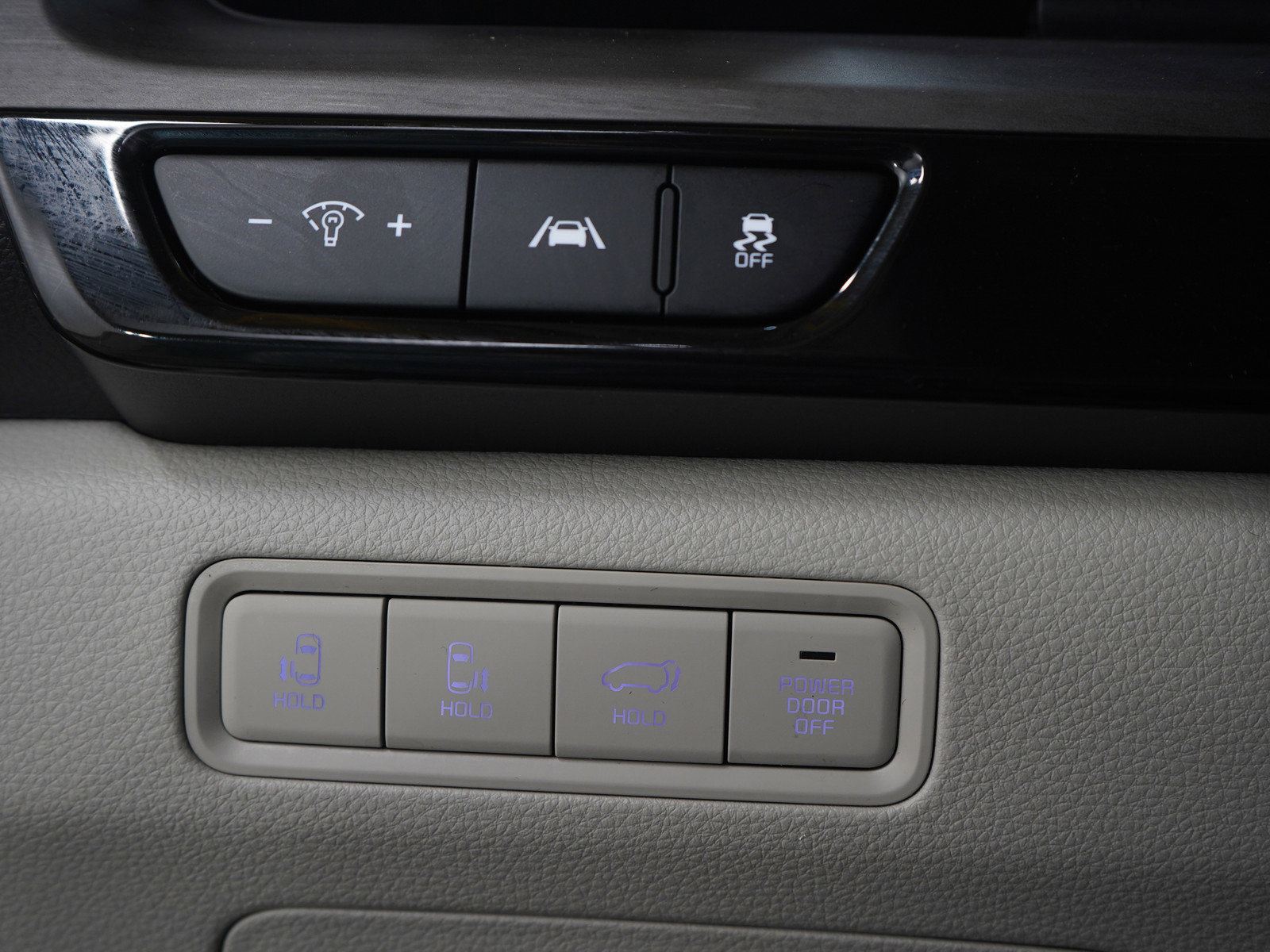 Used 2024 Kia Carnival EX image 30