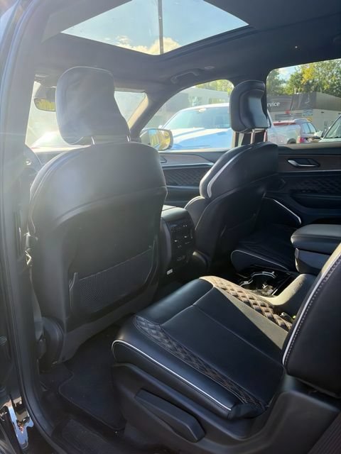 Used 2023 Jeep Grand Cherokee L Summit AWD/4WD image 12