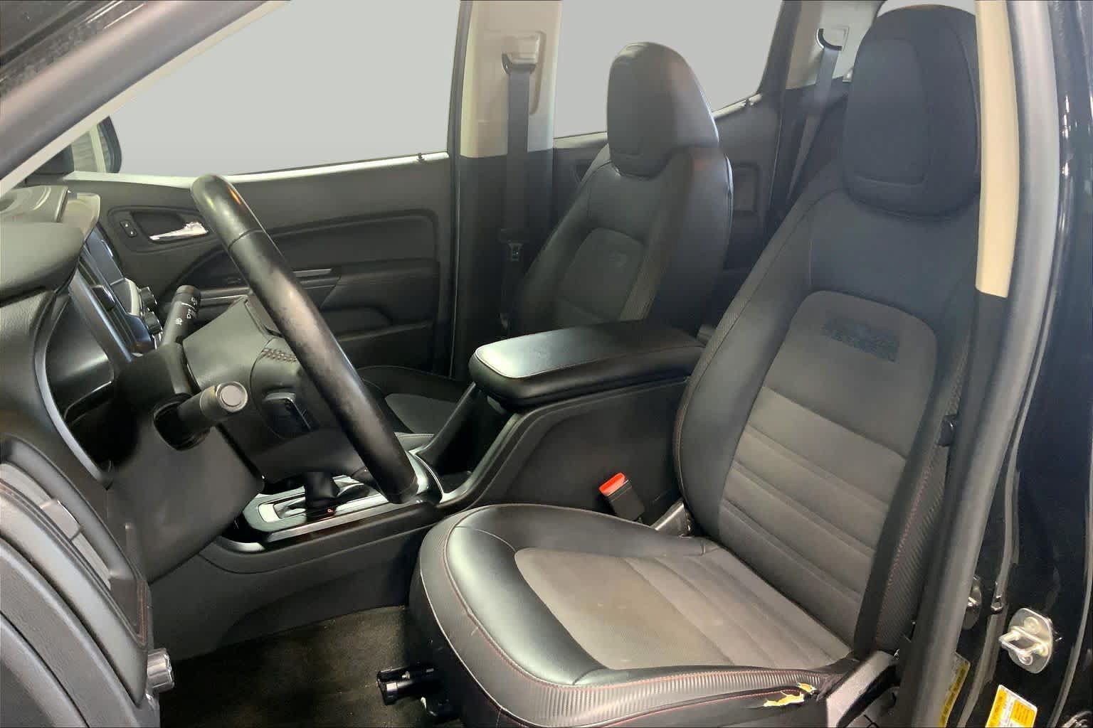 Used 2015 GMC Canyon SLE w/ All-Terrain Package RWD image 7