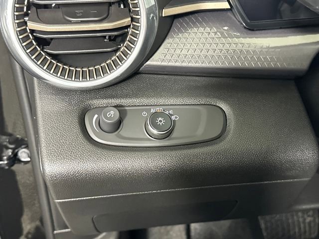 Used 2025 Chevrolet Trax ACTIV FWD image 19