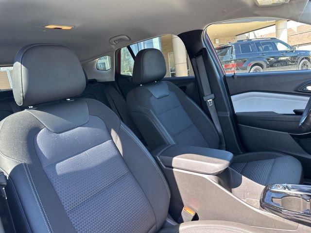 Used 2025 Chevrolet Trax LT w/ LT Convenience Package image 26