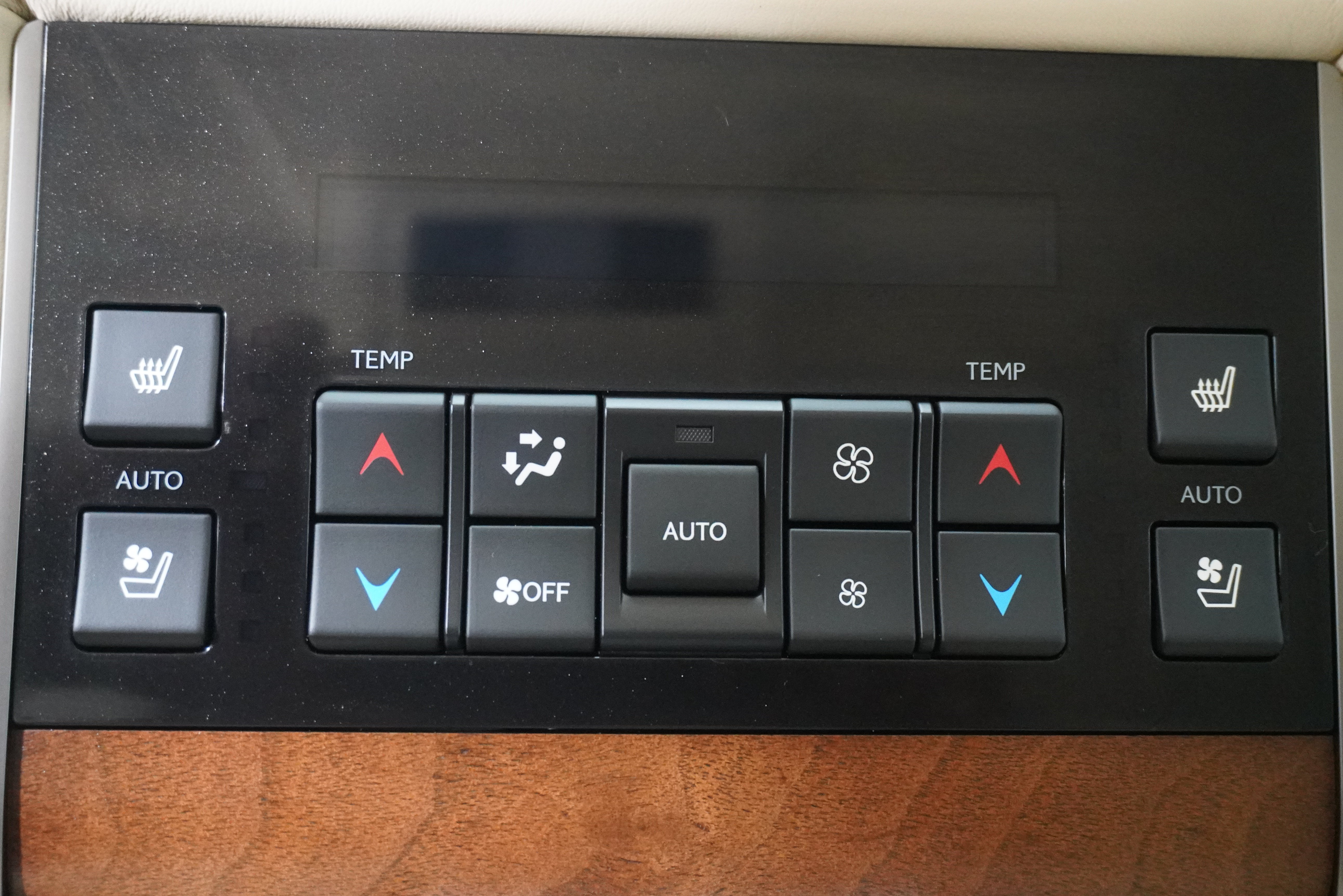 Used 2019 Lexus LX 570 4WD w/ Luxury Package image 16