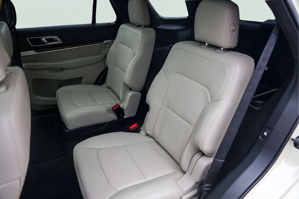 Used 2018 Ford Explorer Limited w/ Equipment Group 301A FWD image 27