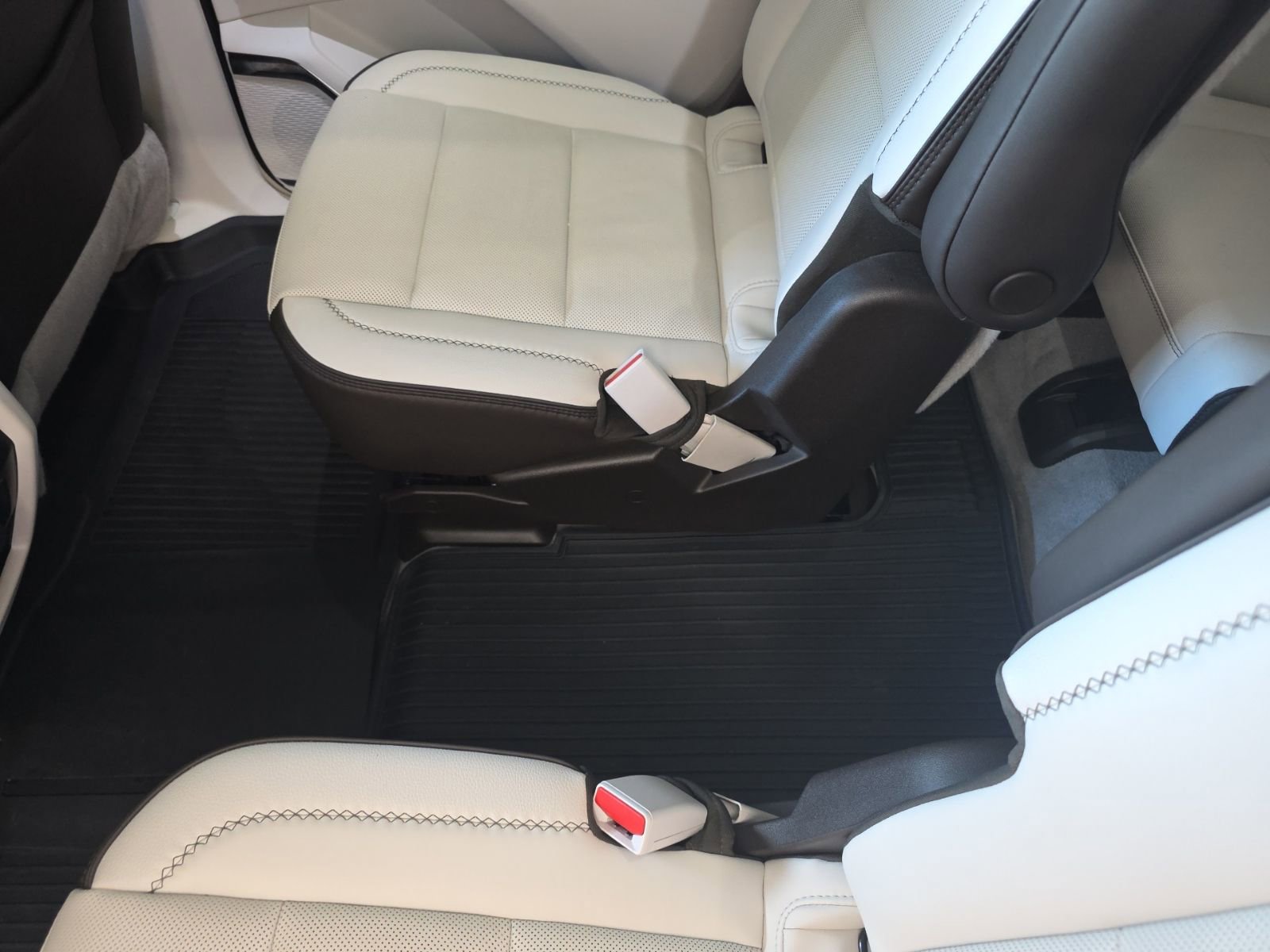 Used 2024 GMC Acadia Denali w/ Super Cruise Package image 22