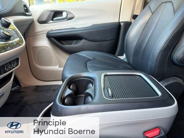 Used 2021 Chrysler Pacifica Touring-L FWD image 28